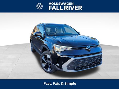 New 2026 Volkswagen Taos SE image 1