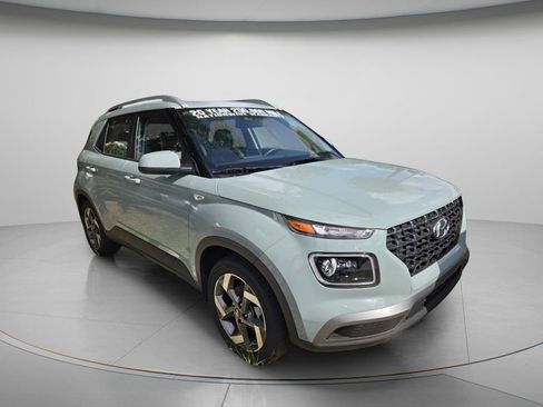 Used 2025 Hyundai Venue Limited FWD image 4