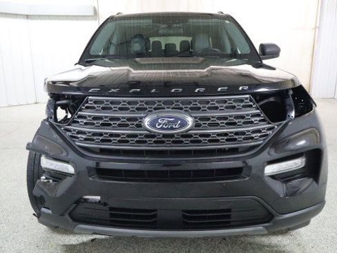 Used 2021 Ford Explorer XLT w/ Equipment Group 202A AWD/4WD image 7
