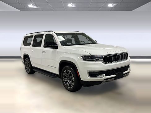 Used 2024 Jeep Wagoneer L Series II RWD image 6