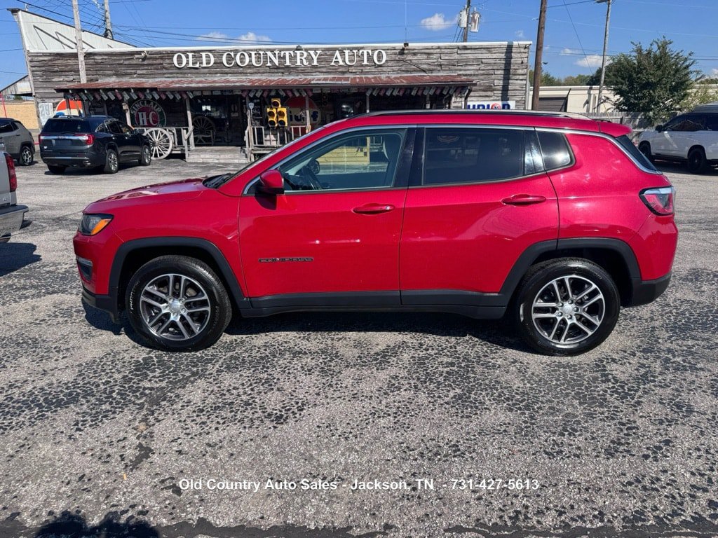Used 2019 Jeep Compass Latitude FWD image 1