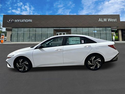 Used 2025 Hyundai Elantra Sport image 8