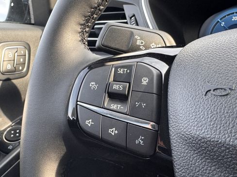 New 2026 Ford Escape SE w/ PHEV Premium Package FWD image 11