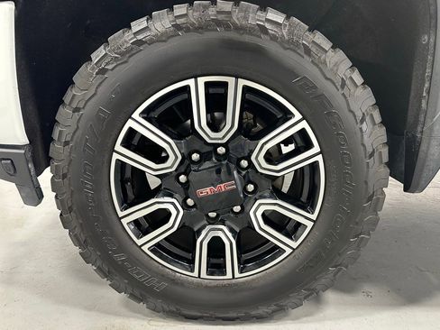 Used 2022 GMC Sierra 2500 AT4 image 62