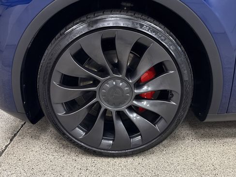 Used 2023 Tesla Model Y Performance image 2