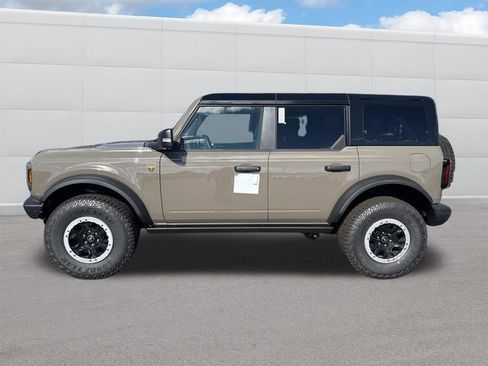 New 2025 Ford Bronco Badlands image 2