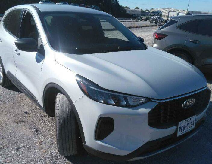 Used 2025 Ford Escape Active FWD image 3