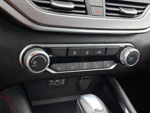 Used 2024 Nissan Altima 2.5 SR FWD image 19