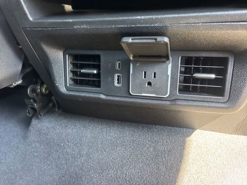 Used 2025 Chevrolet Silverado 2500 LT w/ Convenience Package image 15