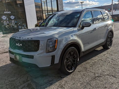 Used 2022 Kia Telluride EX w/ EX Premium Package image 2