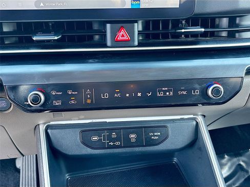 Used 2025 Kia Carnival image 16