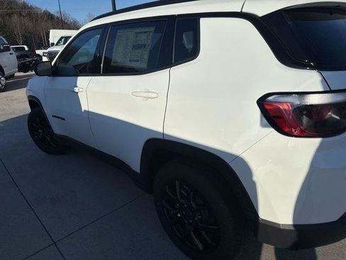 New 2026 Jeep Compass Latitude image 9