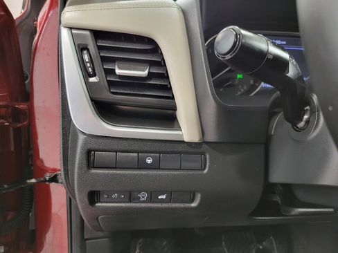 Used 2025 Nissan Rogue SV image 10