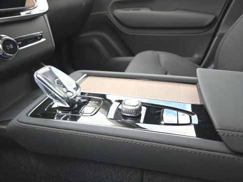 New 2026 Volvo XC90 B6 Plus w/ Protection Package Premier image 32