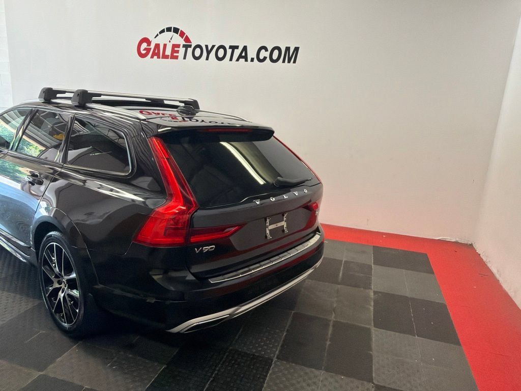 Used 2018 Volvo V90 T6 Cross Country w/ Convenience Package AWD/4WD image 10