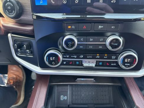 Used 2024 Ford Expedition Max Limited AWD/4WD image 16