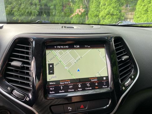Used 2019 Jeep Cherokee Limited AWD/4WD image 15