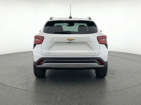 Used 2025 Chevrolet Trax LT image 7