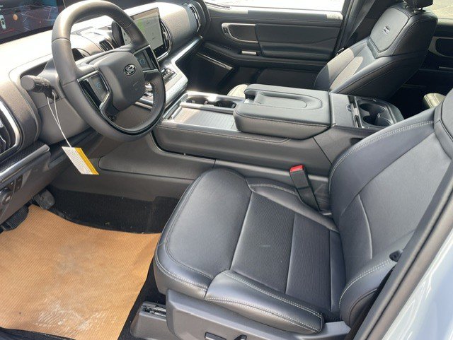 Used 2025 Ford Expedition Platinum w/ Stealth Performance Package AWD/4WD image 5