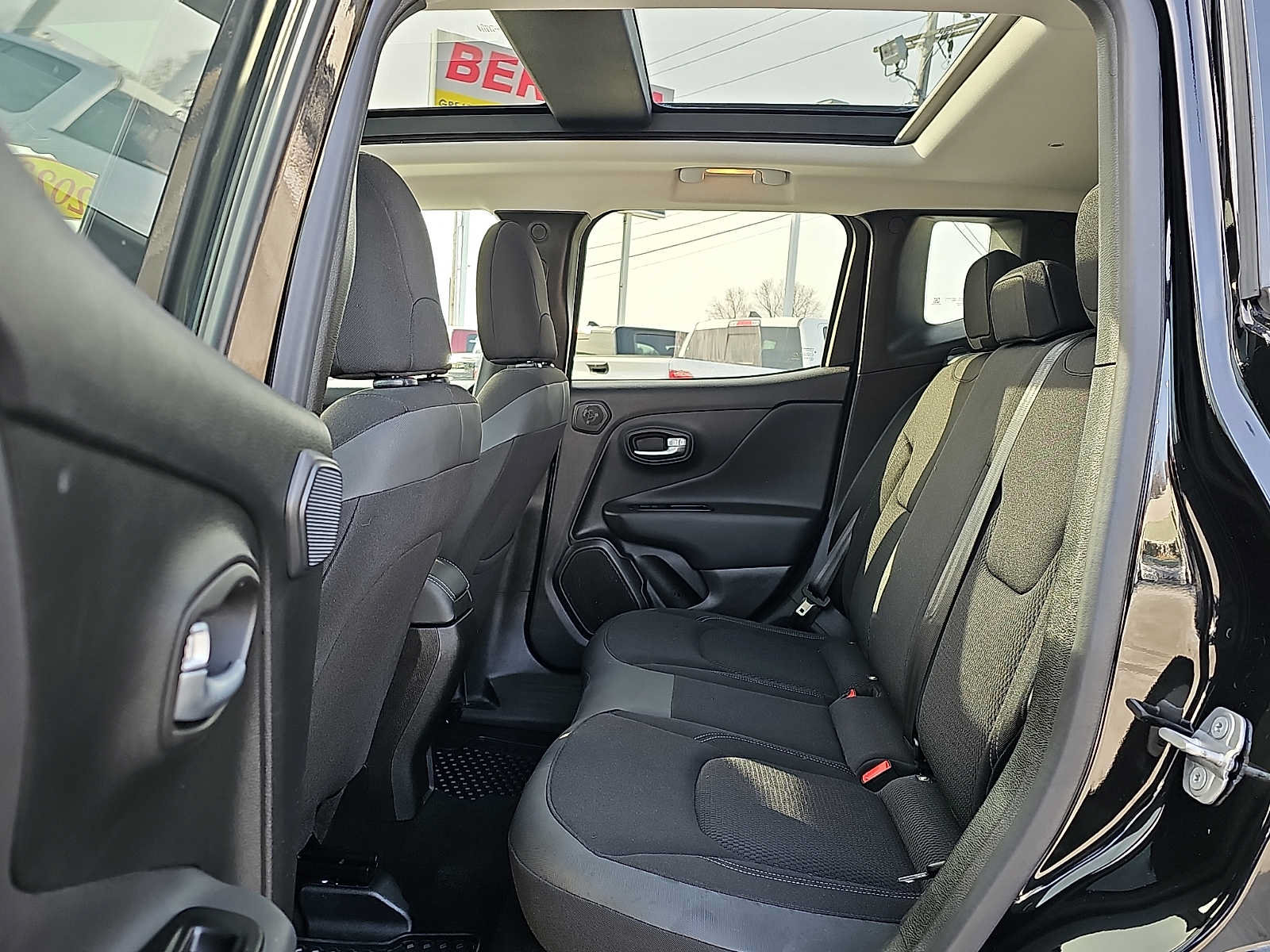 Certified 2023 Jeep Renegade Latitude w/ Sun/Sound Group AWD/4WD image 10