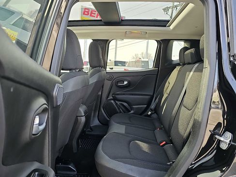 Used 2023 Jeep Renegade Latitude w/ Sun/Sound Group image 10