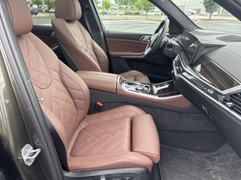 Used 2025 BMW X5 xDrive50e w/ Parking Assistance Package AWD/4WD image 15