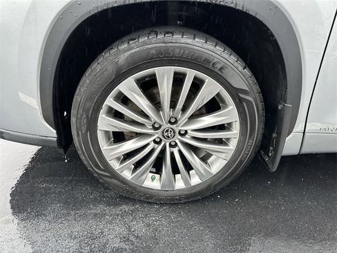 Used 2023 Toyota Highlander Platinum image 10