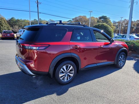 Used 2025 Nissan Pathfinder SL image 12