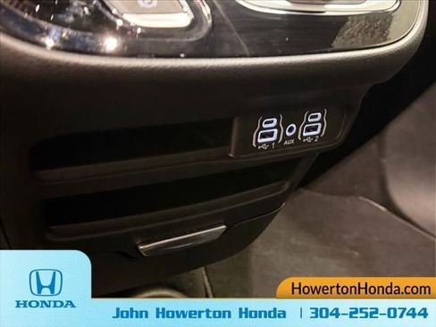 Used 2025 Chrysler Pacifica Select FWD image 25