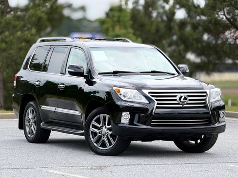 Used 2015 Lexus LX 570 4WD w/ Luxury Package image 9