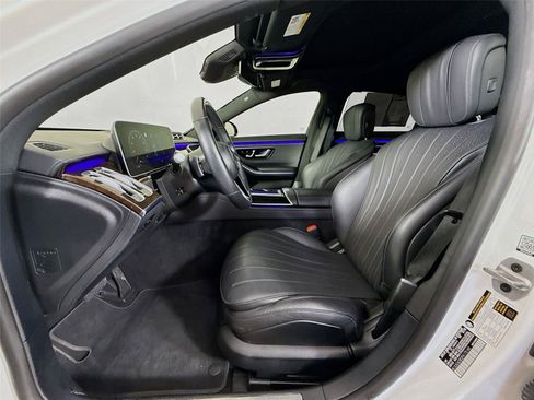 Used 2023 Mercedes-Benz S 500 4MATIC image 2