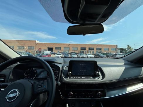 Used 2024 Nissan Rogue SV FWD image 32