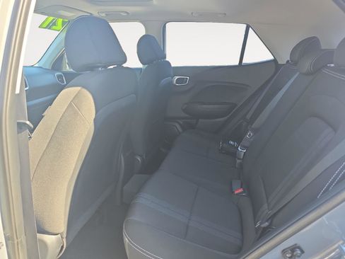 Certified 2021 Hyundai Venue SEL w/ Premium Package image 19