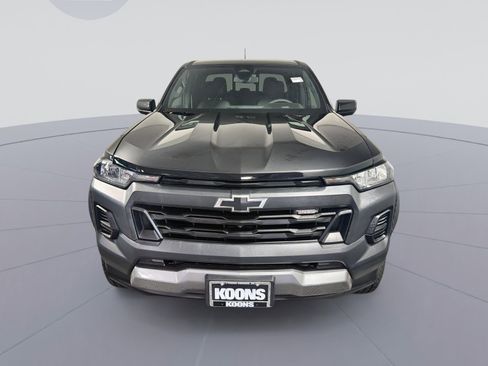 Used 2024 Chevrolet Colorado Trail Boss w/ Technology Package image 11