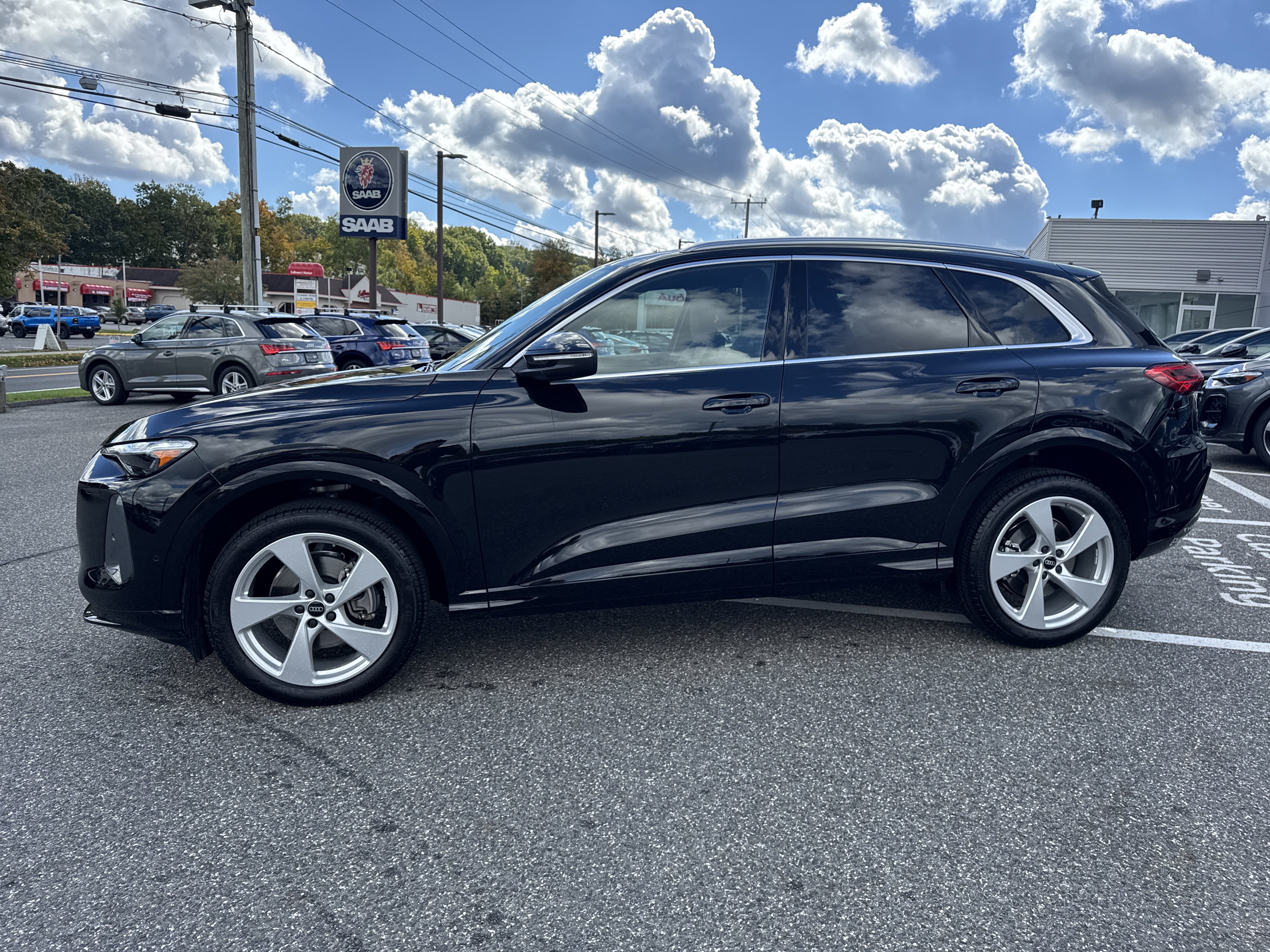 Used 2025 Audi Q5 Premium Plus AWD/4WD image 3