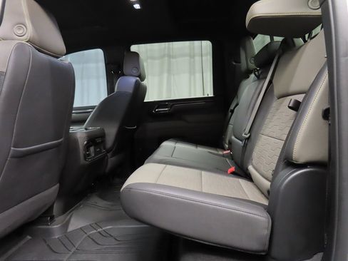 Used 2025 Chevrolet Silverado 2500 ZR2 w/ Technology Package image 10