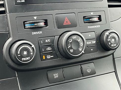 Used 2008 Kia Sedona w/ Convenience Pkg image 22