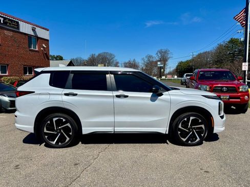 Used 2023 Mitsubishi Outlander SE image 4