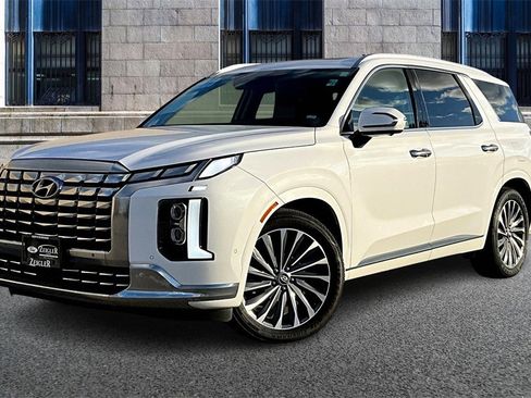 Used 2024 Hyundai Palisade Calligraphy image 2