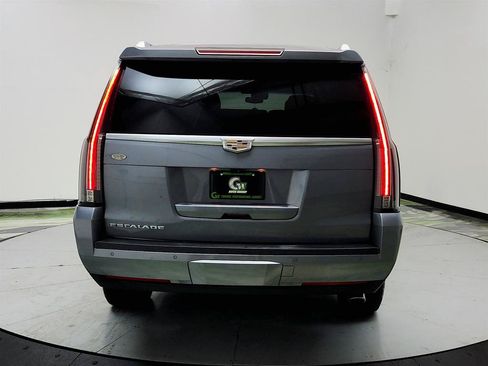 Used 2019 Cadillac Escalade ESV Premium Luxury AWD/4WD image 6