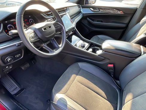 Used 2023 Jeep Grand Cherokee Altitude image 14