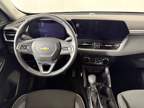 Used 2024 Chevrolet TrailBlazer LT w/ LT Cold Weather Package image 3