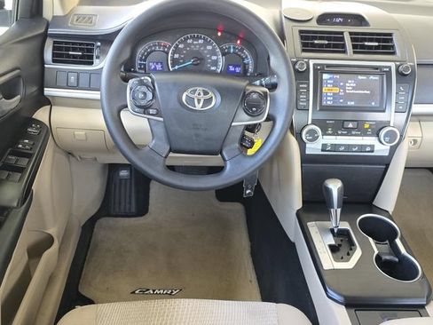 Used 2012 Toyota Camry LE FWD image 11