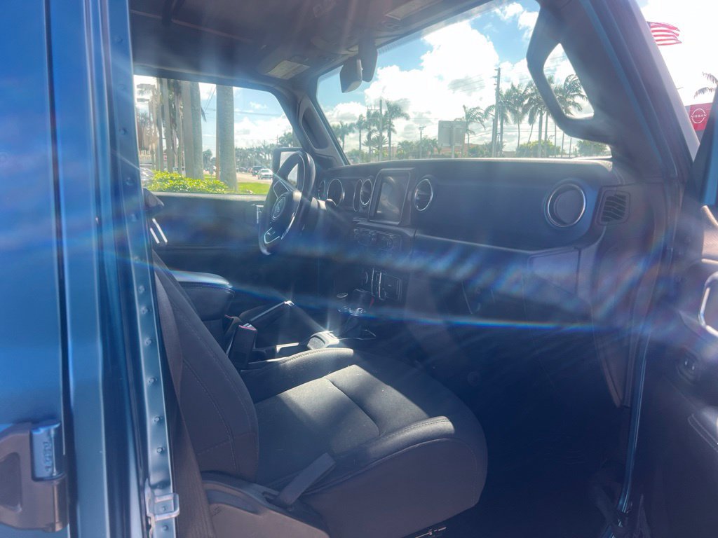 Used 2018 Jeep Wrangler Unlimited Sahara AWD/4WD image 13
