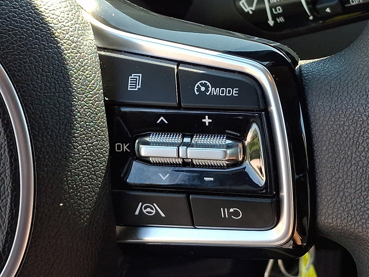 Used 2023 Kia Sorento LX FWD image 21