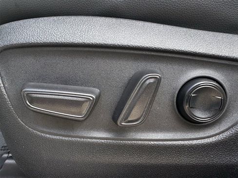 Used 2024 Toyota Highlander Platinum image 26