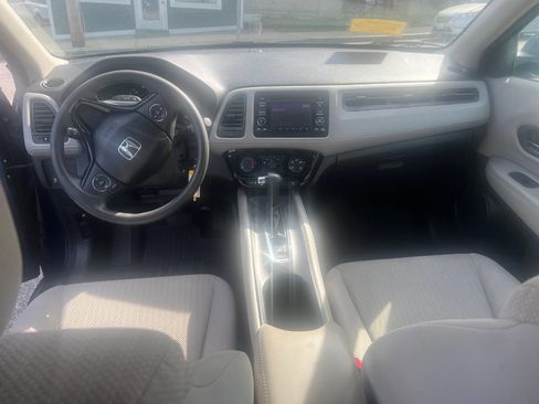 Used 2017 Honda HR-V LX image 19