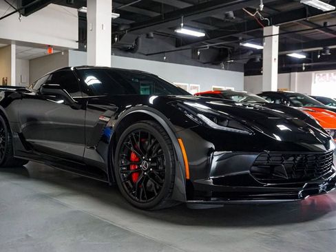 Used 2015 Chevrolet Corvette Z06 w/ 3LZ Preferred Equipment Group RWD image 2