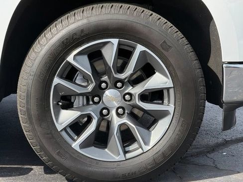 Used 2023 Chevrolet Silverado 1500 LT AWD/4WD image 9