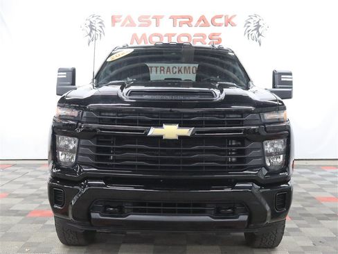 Used 2024 Chevrolet Silverado 2500 Custom w/ Custom Value Package AWD/4WD image 2